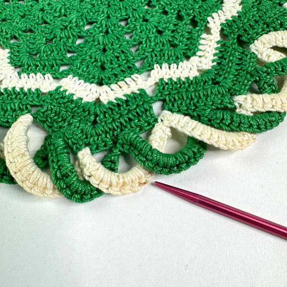 5 Vintage Doilies Hand Crochet Green Blue Yellow Round Cottage Country Core - Picture 3 of 3